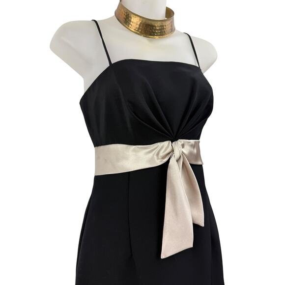 Vintage Y2K DE LARU black cocktail dress with pleated trim and bow - Picture 2 of 5